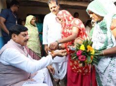 मुख्यमंत्री थांदला में पहुंचे बसंत सिंह बामनिया के घर