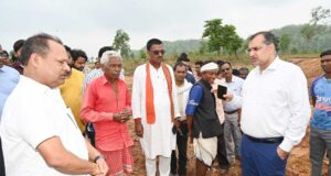उप मुख्यमंत्री विजय शर्मा के निर्देश पर बोड़ला के खारिया से अगरी तक पीएम जनमन योजना की सड़क की राज्य स्तरीय जांच