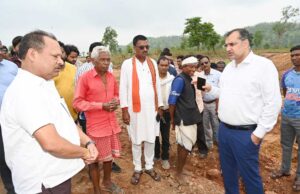 उप मुख्यमंत्री विजय शर्मा के निर्देश पर बोड़ला के खारिया से अगरी तक पीएम जनमन योजना की सड़क की राज्य स्तरीय जांच