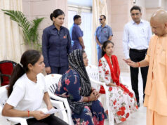 जनता दर्शन में मुख्यमंत्री योगी आदित्यनाथ ने सुनीं 200 लोगों की समस्याएं