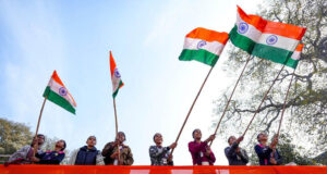 Har Ghar Tiranga 2026: घर पर तिरंगा फहराने का सही तरीका क्या? जानें नियम और सर्टिफिकेट पाने की प्रक्रिया