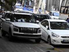 Bengaluru Parking Rules: फुटपाथ पर पार्किंग की तो नहीं बचेगी गाड़ी, भारी जुर्माने के साथ टोइंग की तैयारी
