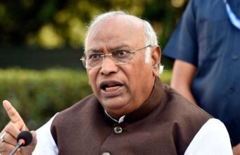 हल्द्वानी के शुद्धीकरण विवाद पर खड़गे की अपनी पार्टी को फटकार, बोले- अखबार और टीवी पर बोलते हो, फिर…?
