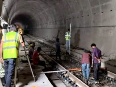 Indore-Dahod Rail Project: सुरंग की लाइनिंग पूरी, अब तेजी से बिछ रहा बैलास्टलेस ट्रैक