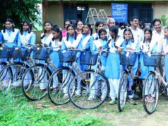 साइकिल से खुलेगी सपनों की राह, ठग्गांव की 18 छात्राओं को मिला तोहफा
