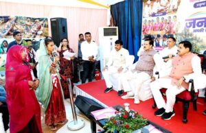 एक तहसीलदार, दो पटवारियों, दो मुख्य नगर पालिका अधिकारियों, एक सहायक यंत्री और जनपद पंचायत के एक मुख्य कार्यपालन अधिकारी के निलंबन के निर्देश