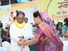 शहादत के सम्मान से जुड़ी स्नेह की डोर : माधुरी ने बांधी राखी, भावुक हुए ‘विष्णु भैया’