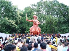उप मुख्यमंत्री ने शहीद वीर नारायण सिंह की प्रतिमा का किया अनावरण, आदिवासी महासम्मेलन में भी हुए शामिल