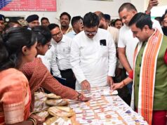 बिहान समूह की महिलाओं ने केंद्रीय राज्य मंत्री तोखन साहू को भेंट किया विष्णुभोग चावल और धान से बनी राखी