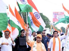 मुख्यमंत्री के नेतृत्व में निकाली गई तिरंगा यात्रा का पूरे रास्ते पुष्पवर्षा से किया गया भव्य स्वागत