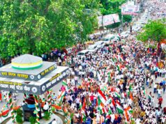 गोरखपुर में मुख्यमंत्री योगी आदित्यनाथ के नेतृत्व में भव्य तिरंगा यात्रा में शामिल हुए हजारों लोग