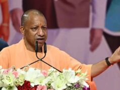 हथकरघा दिवस समारोह में योगी का तंज, बबुआ पर साधा निशाना