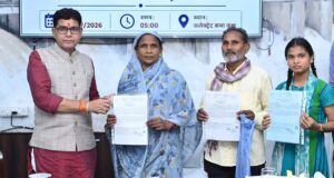 राजस्व मंत्री टंक राम वर्मा ने हितग्राहियों को वितरित किए डिजिटल जाति प्रमाण पत्र