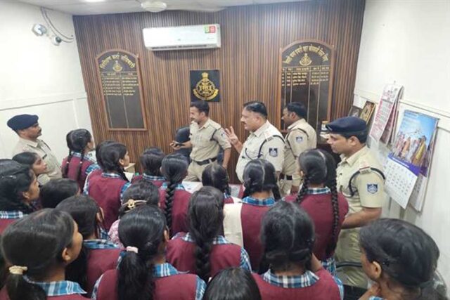 pOLICE_01-13.jpg