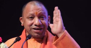 सीएम योगी ने किया बाढ़ प्रभावित इलाकों का हवाई निरीक्षण, 1500 परिवारों को वितरित की राहत सामग्री व चिकित्सकीय किट