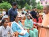 जनता दर्शन में CM योगी ने सुनी 150 लोगों की समस्याएं, दिया मदद का भरोसा