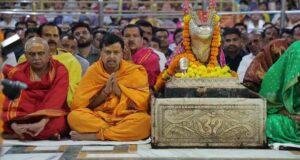 राष्ट्रीय अध्यक्ष बनने के बाद पहली बार उज्जैन पहुंचे नितिन नबीन, धोती पहन महाकाल के किए दर्शन