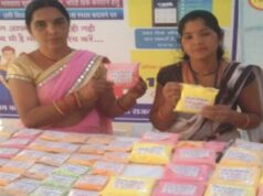 मशरूम से अगरबत्ती-साबुन तक का कारोबार, डोंगरगढ़ की दिनेश्वरी बनीं लखपति दीदी