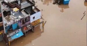 बाढ़ का पानी उतरने के बाद चित्रकूट में मंजर भयावह, घर-दुकानें कीचड़ से पटीं; 566 बिजली कनेक्शन अब भी प्रभावित