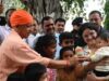 गोरखनाथ मंदिर में CM योगी का बच्चों संग खास अंदाज, चॉकलेट बांटी और झुनझुना बजाकर हंसाया