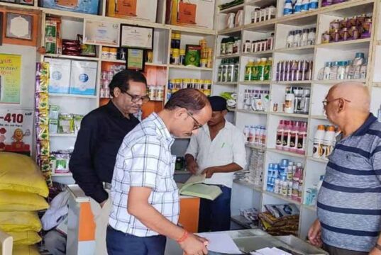 कीटनाशक विक्रय में लापरवाही पर सख्ती, CG में एक लाइसेंस निरस्त, दो केंद्र निलंबित