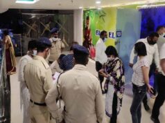 सूर्या मॉल के स्पा सेंटर पर पुलिस की छापेमारी, युवतियों समेत संचालक से पूछताछ