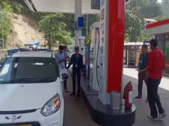 गाड़ी का टैंक 42 लीटर, फिर भी भर गया 48 लीटर पेट्रोल; पेट्रोल पंप पर हंगामा