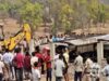 तेज रफ्तार बस पलटी, एक यात्री की मौत; 20 लोग घायल