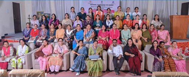 mahila_05.jpg