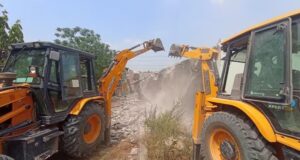दो पिलर क्षतिग्रस्त होने से बढ़ी चिंता, एसए अपार्टमेंट गिराने के लिए बिल्डर को 14 दिन का अल्टीमेटम