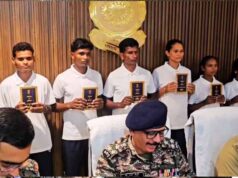छत्तीसगढ़ के बस्तर में बड़ी कामयाबी, 35 लाख के इनामी 6 नक्सलियों ने डाले हथियार