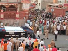 सीएम योगी ने एंबुलेंस को रास्ता देने के लिए रुकवाई विजयादशमी शोभायात्रा, पेश की मानवता की मिसाल