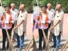 बलौदाबाजार में राजस्व मंत्री टंक राम वर्मा ने हाथों में उठाई झाड़ू