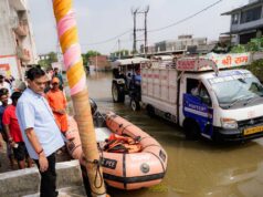 बाढ़ प्रभावितों को राहत पहुंचाने के लिए युद्ध स्तर पर कार्य कर रही योगी सरकार, नगर विकास मंत्री ने फैजुल्लागंज-दाउदनगर में किया निरीक्षण