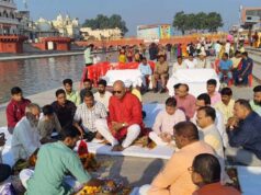 राम की पैड़ी पर सरयू पूजन कर कुलपति ने की दीपोत्सव के निर्विघ्न आयोजन की कामना
