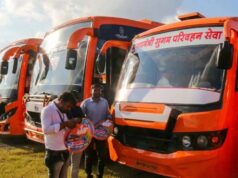 डिजिटल तकनीक से आसान हो रहा टिकिट लेने का अनुभव