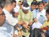 नीलबड़ में पुलिस ने रोका किसानों का मार्च, सड़क पर धरना