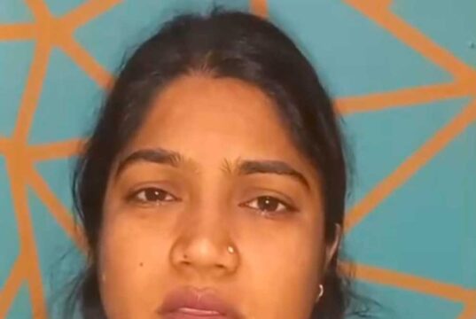 दिव्यांग सहायता योजना से संकट की घड़ी में मिला संबल, बच्चों का भविष्य संवारने में जुटीं रोशनी