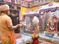 गोरखनाथ मंदिर के शक्तिपीठ में गोरक्षपीठाधीश्वर एवं मुख्यमंत्री योगी आदित्यनाथ ने की कलश स्थापना